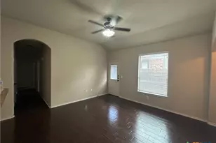 716 Creekside Cir, New Braunfels, TX 78130 - Photo 5