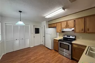 210 Planters Dr, Victoria, TX 77901 - Photo 3