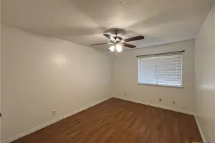 210 Planters Dr, Victoria, TX 77901 - Photo 5