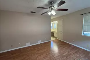 210 Planters Dr, Victoria, TX 77901 - Photo 7