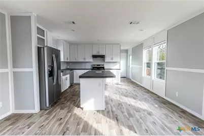 117 Royal, Taylor, TX 76574 - Photo 7