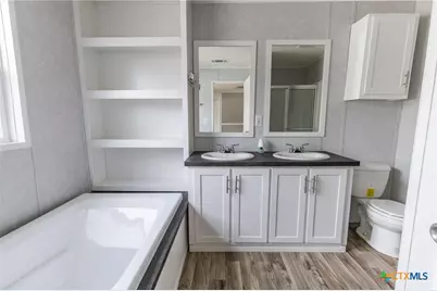 117 Royal, Taylor, TX 76574 - Photo 13