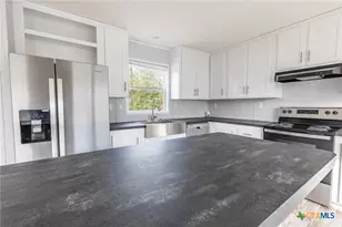 117 Royal, Taylor, TX 76574 - Photo 9