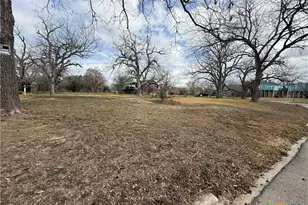 69 S Hampton Dr, Seguin, TX 78155 - Photo 3