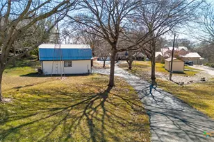 425 River Springs Dr, Seguin, TX 78155 - Photo 7