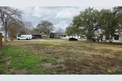 118 Bonham Street, Port Lavaca, TX 77979 - Photo 3