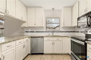 610 Creek Dr, New Braunfels, TX 78130 - Photo 9