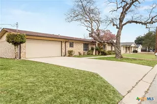 610 Creek Dr, New Braunfels, TX 78130 - Photo 3