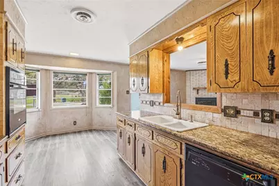 703 Tranquillo Dr, Victoria, TX 77905 - Photo 13