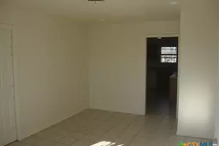 205 E Voelter, Killeen, TX 76541 - Photo 3