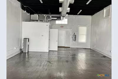 1427 N Austin Street, Seguin, TX 78155 - Photo 5