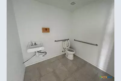 1427 N Austin Street, Seguin, TX 78155 - Photo 7