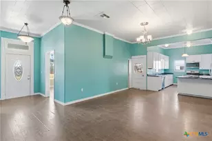 222 E Cedar St, Seguin, TX 78155 - Photo 11