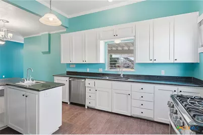 222 E Cedar Street, Seguin, TX 78155 - Photo 15