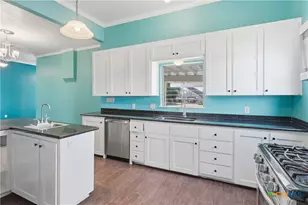 222 E Cedar St, Seguin, TX 78155 - Photo 15