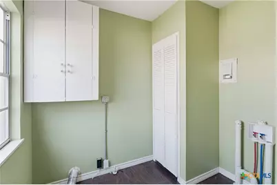 222 E Cedar Street, Seguin, TX 78155 - Photo 29