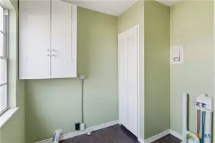 222 E Cedar St, Seguin, TX 78155 - Photo 29