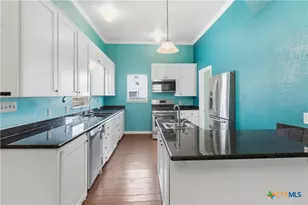 222 E Cedar St, Seguin, TX 78155 - Photo 13