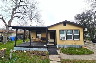 811 E New Braunfels St, Seguin, TX 78155 - Photo 1