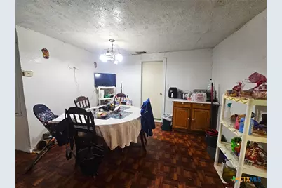 811 E New Braunfels Street, Seguin, TX 78155 - Photo 5