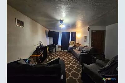 811 E New Braunfels Street, Seguin, TX 78155 - Photo 3