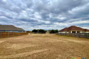 648 Oak Creek Pkwy, Seguin, TX 78155 - Photo 5