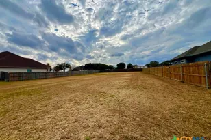 648 Oak Creek Pkwy, Seguin, TX 78155 - Photo 1