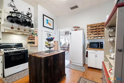 406 E Gonzales Street, Yoakum, TX 77995 - Photo 11