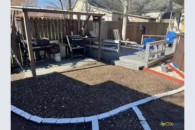 406 E Gonzales Street, Yoakum, TX 77995 - Photo 11