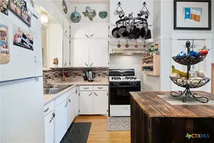 406 E Gonzales St, Yoakum, TX 77995 - Photo 13