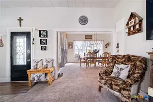 406 E Gonzales St, Yoakum, TX 77995 - Photo 7