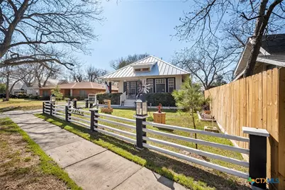 406 E Gonzales Street, Yoakum, TX 77995 - Photo 35