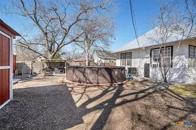 406 E Gonzales Street, Yoakum, TX 77995 - Photo 33