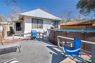 406 E Gonzales St, Yoakum, TX 77995 - Photo 33