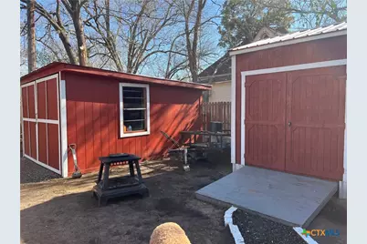 406 E Gonzales Street, Yoakum, TX 77995 - Photo 9