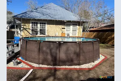 406 E Gonzales Street, Yoakum, TX 77995 - Photo 7