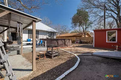 406 E Gonzales Street, Yoakum, TX 77995 - Photo 27