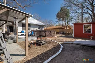 406 E Gonzales St, Yoakum, TX 77995 - Photo 27