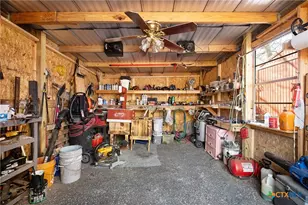 406 E Gonzales St, Yoakum, TX 77995 - Photo 31