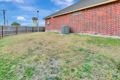 102 Tiki Court, Victoria, TX 77904 - Photo 37