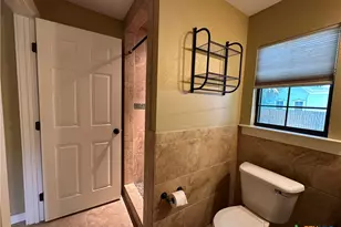 818 W Hopkins St, San Marcos, TX 78666 - Photo 5