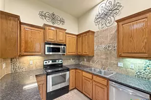 952 Parkview Dr, Canyon Lake, TX 78133 - Photo 15