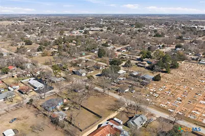 204 S Karnes Street, Cameron, TX 76520 - Photo 3