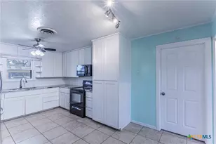 2502 Powell Dr, Gatesville, TX 76528 - Photo 7