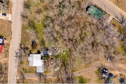 1018 N Hackberry Avenue, Luling, TX 78648 - Photo 5