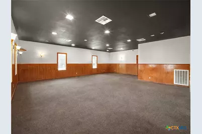 317 N Avenue E, Shiner, TX 77984 - Photo 11