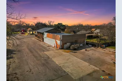 317 N Avenue E, Shiner, TX 77984 - Photo 17