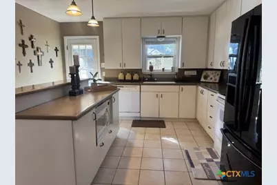 1011 E Main Street, Cuero, TX 77954 - Photo 13