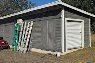 1011 E Main St, Cuero, TX 77954 - Photo 33