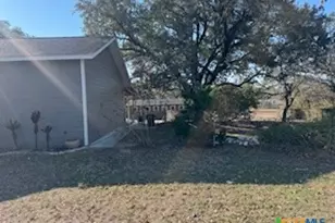 1011 E Main St, Cuero, TX 77954 - Photo 31